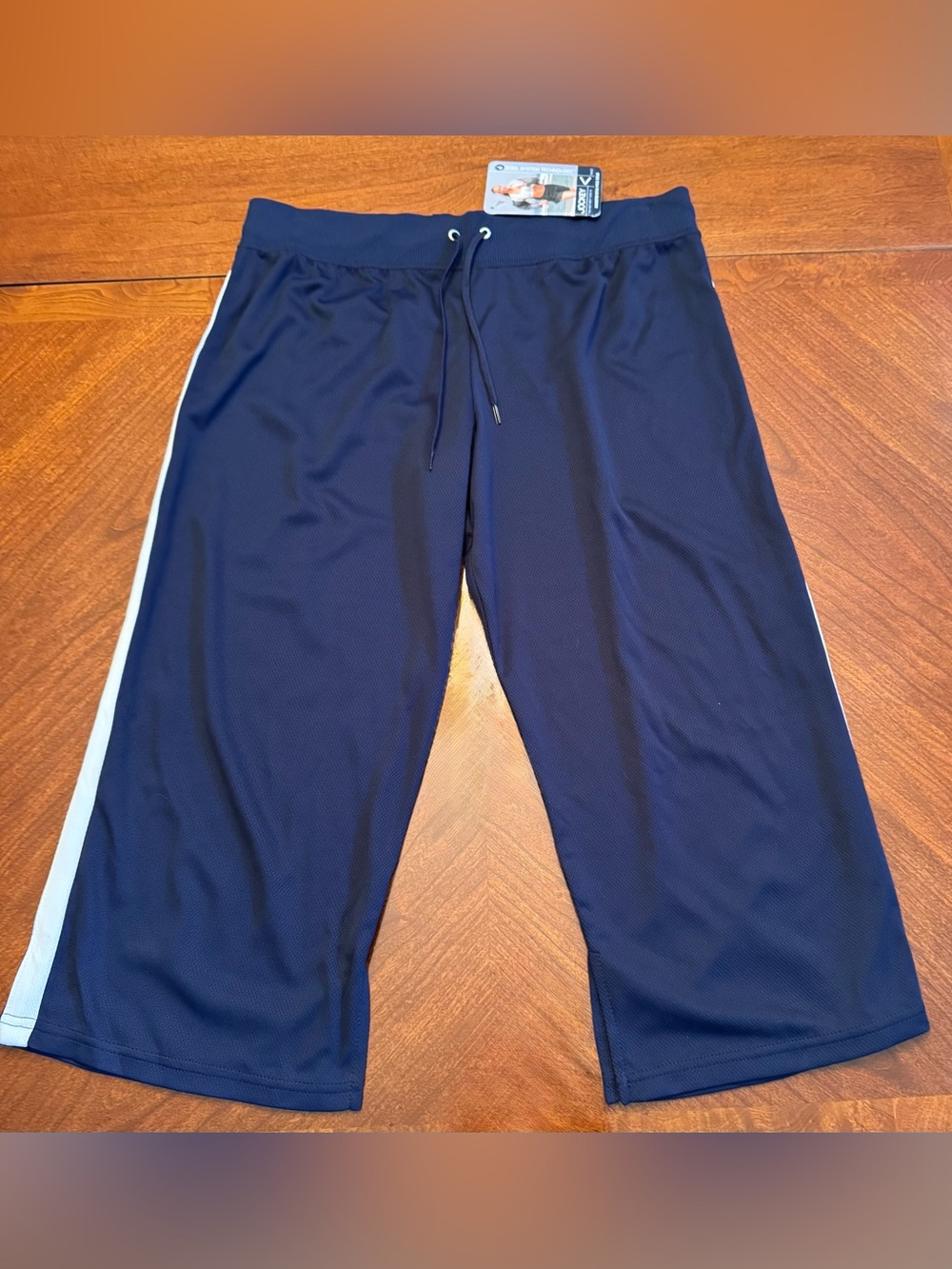 Jockey Capris Navy Cropped Athletic Capris Size - Medium **NWT**